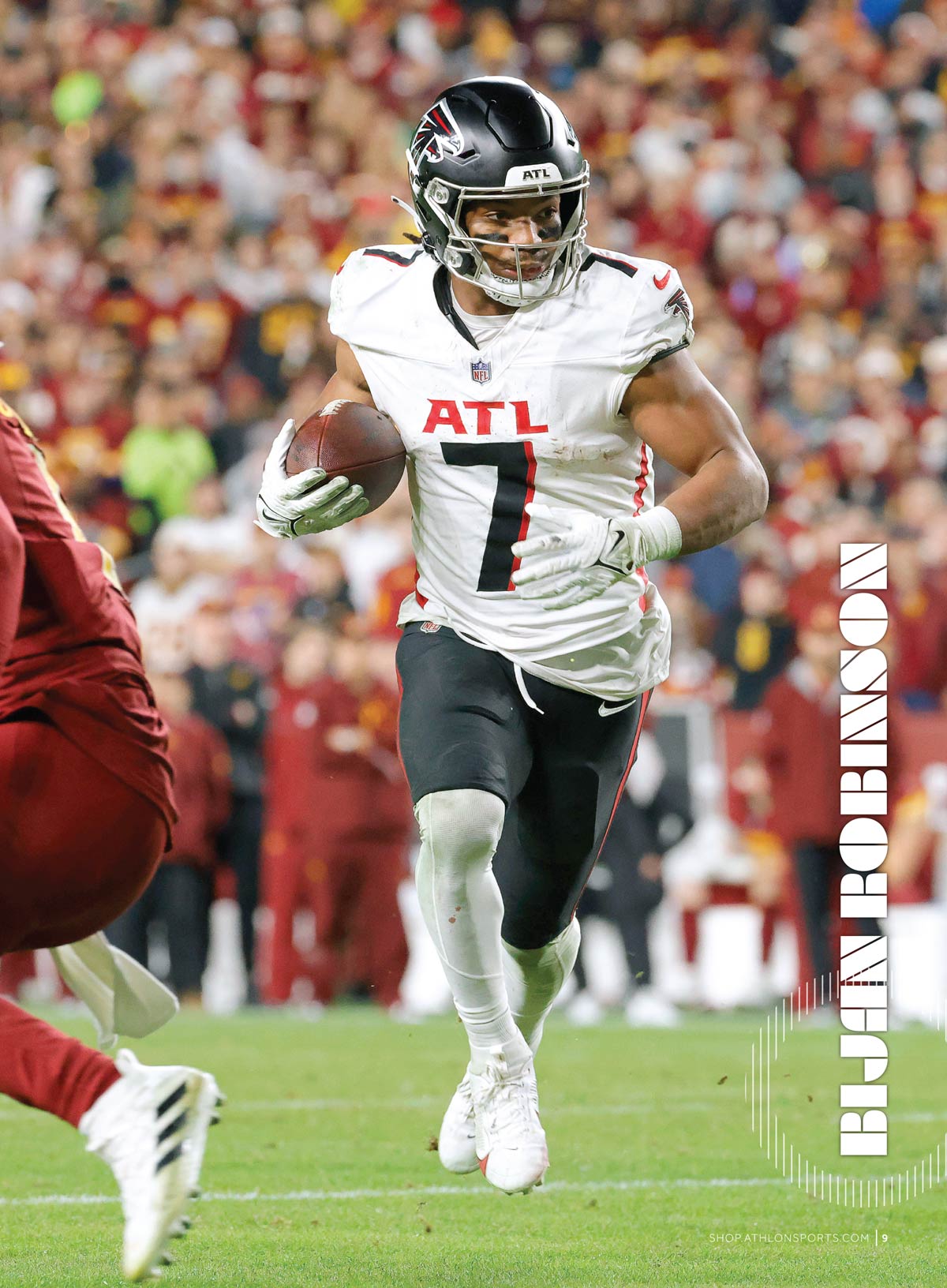 Athlon Sports - Fantasy Football 2025: 350+ Player Reports, 280 Player Big Board, League Domination, Top Picks, Cheat Sheets, Positional Rankings, Guillotine League Primer, Rookie Rankings & More!
