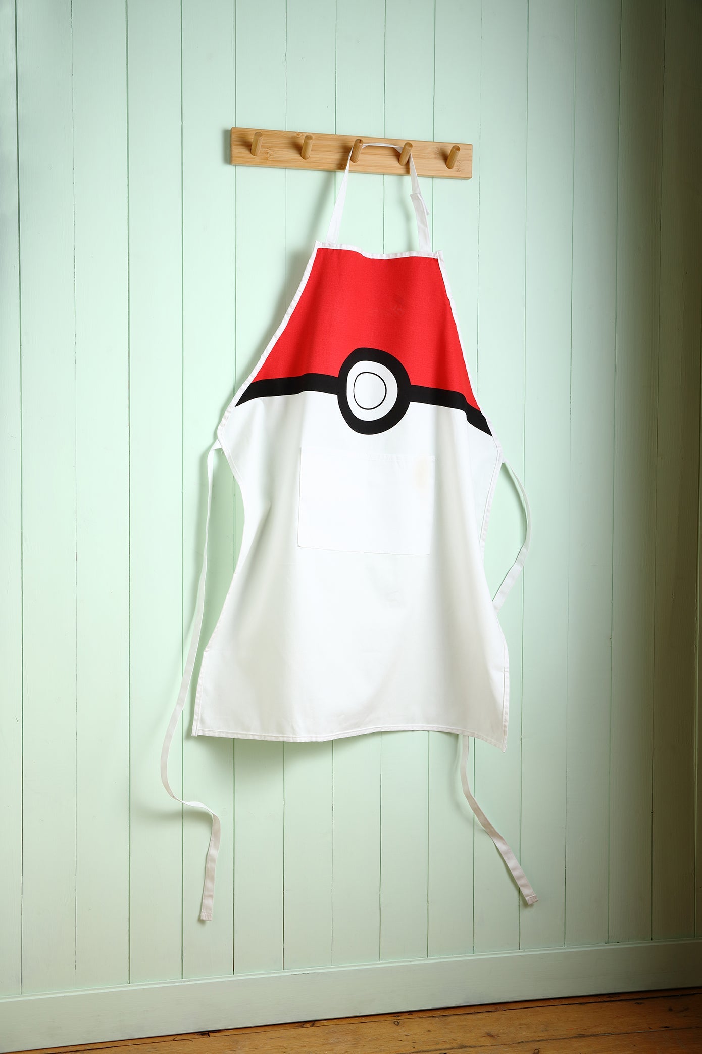 My Pokemon Cookbook Gift Set: Poke Ball Apron Edition Hardcover Book