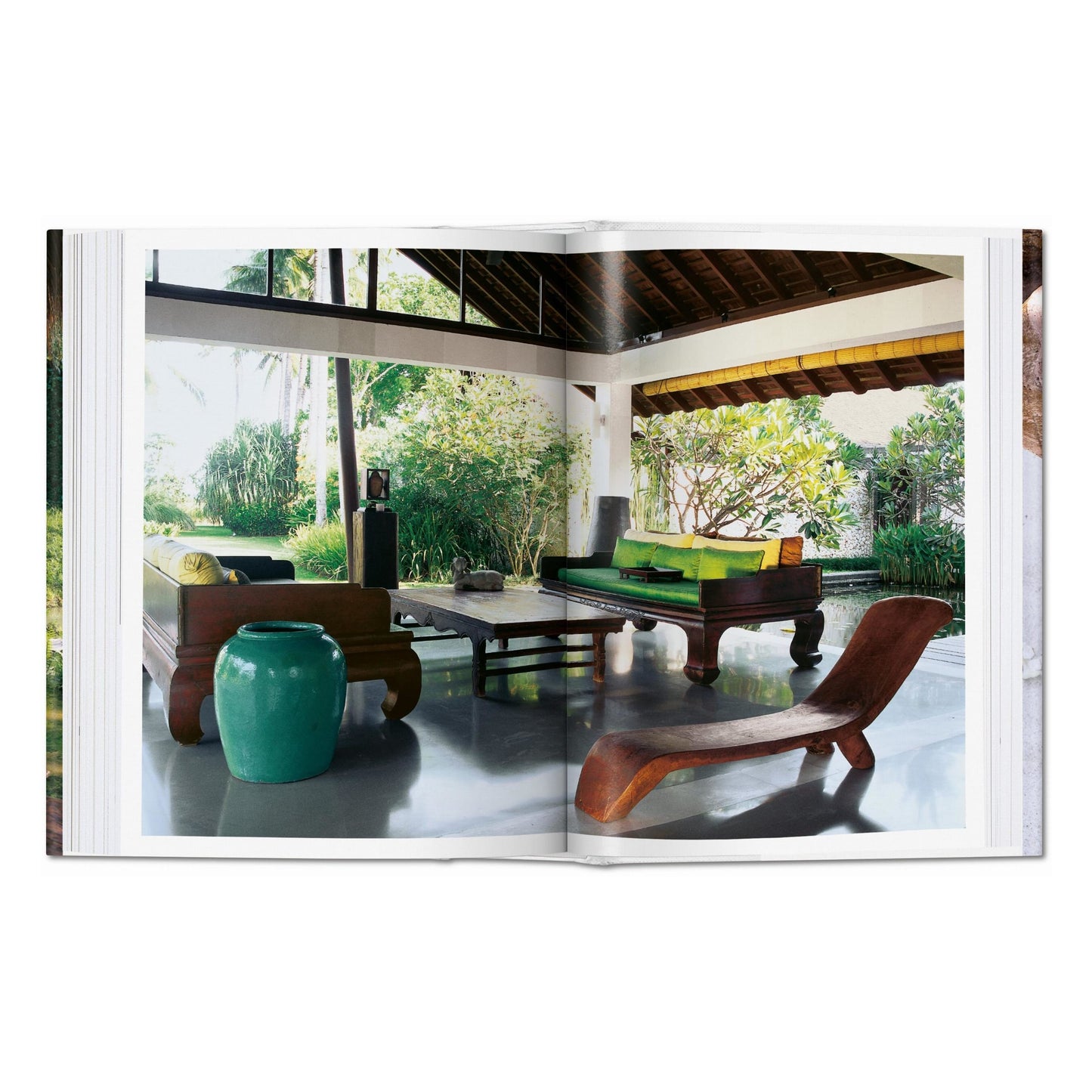 Living in Bali. 45th Ed. (German, French, English) Book