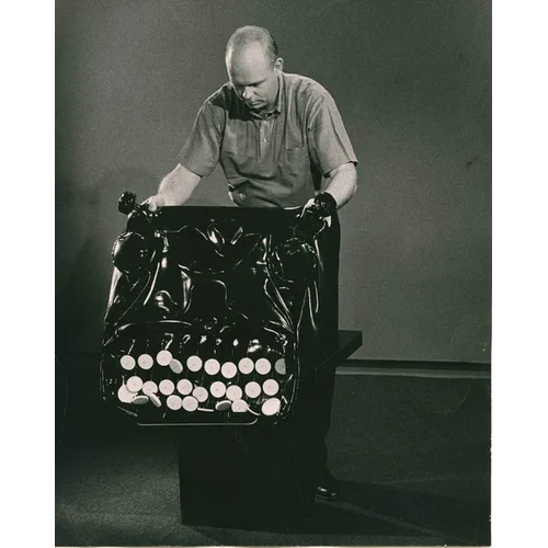 Claes Oldenburg: Writing on the Side 1956-1969