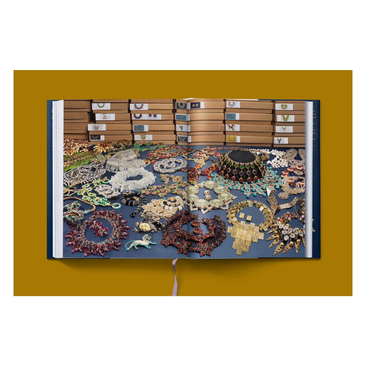 Costume Jewelry (German, French, English) Book