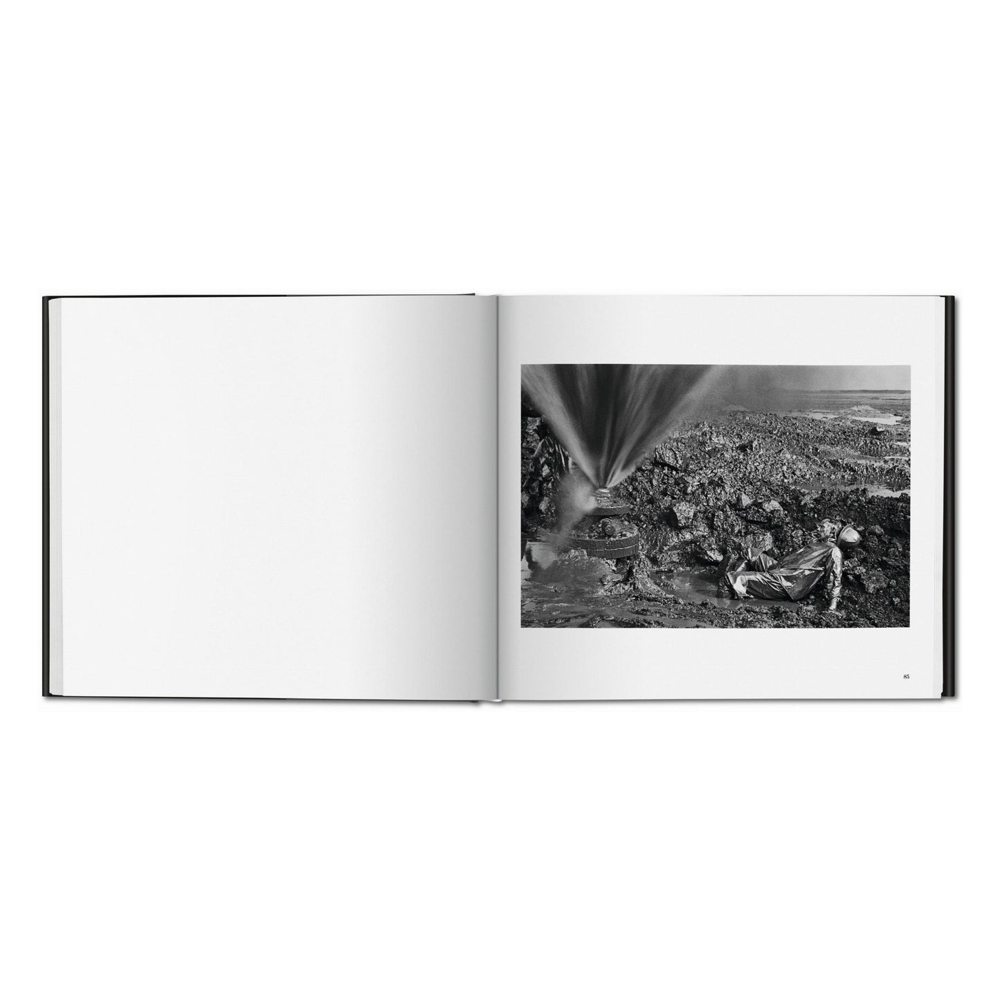 Sebastião Salgado. Kuwait. A Desert on Fire (German, French, English) Book