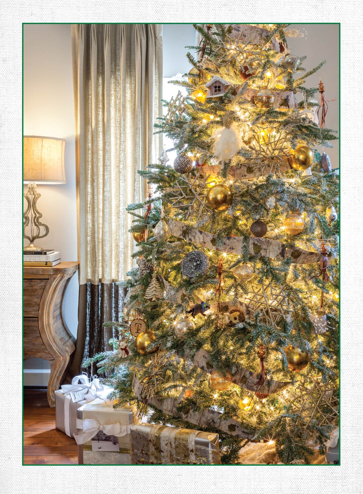 Christmas - 139 Seasonal Recipes & Decorating Ideas, Holiday Guide, Style Inspiration, Christmas Tree, Wreaths, Set The Table, Party Themes,  Slow Cooker, Desserts, Suppers, Pecan Favorites & More!