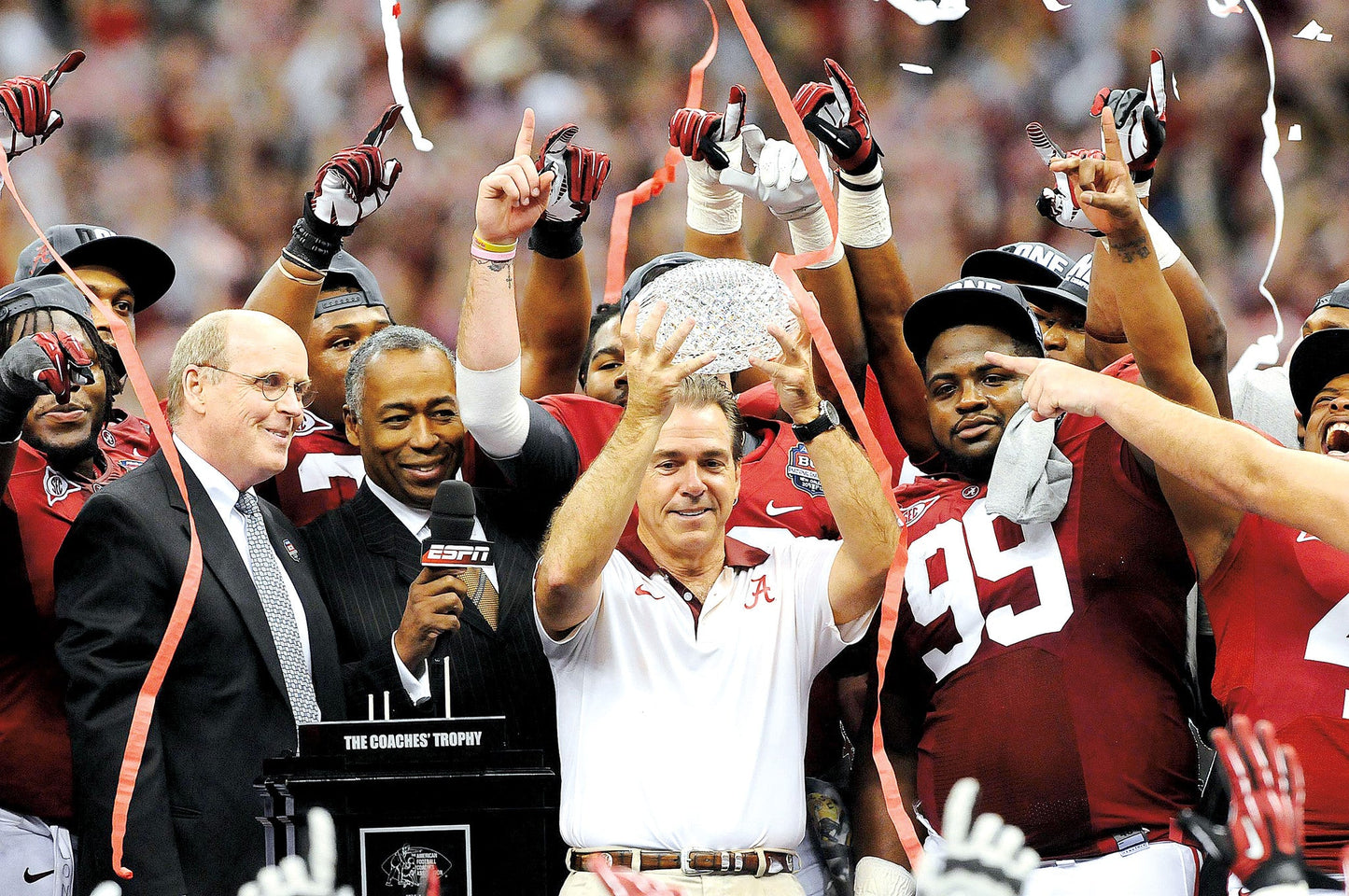 Crimson Reign: Alabama's 2011 Season and Return to the top of College Football Book