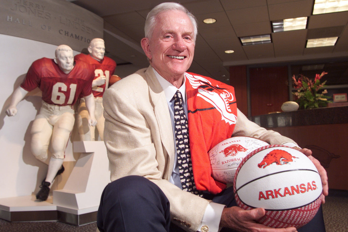 An Arkansas Legend: The Life & Legacy of Frank Broyles Book