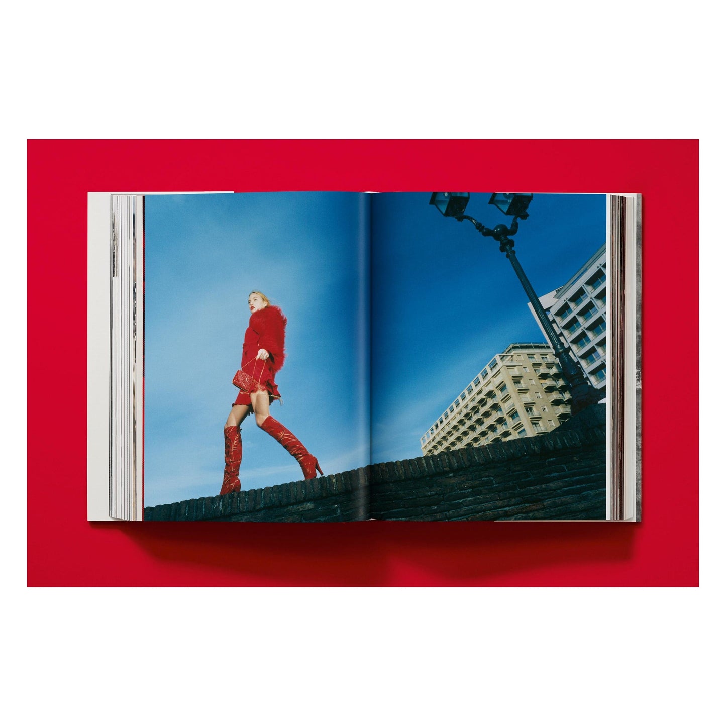 Valentino. A Grand Italian Epic (English) Book
