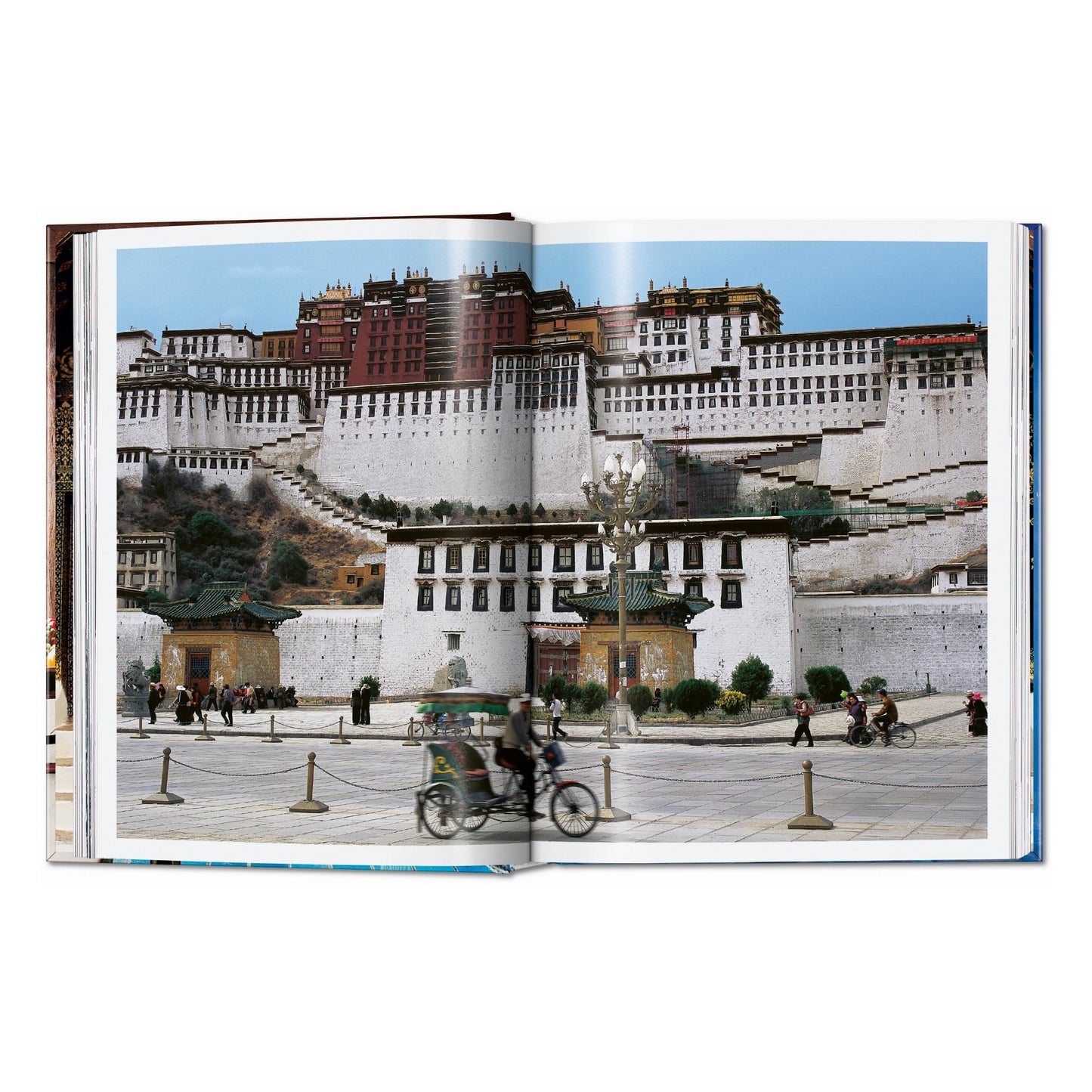 Living in Asia. 45th Ed. (German, French, English) Book