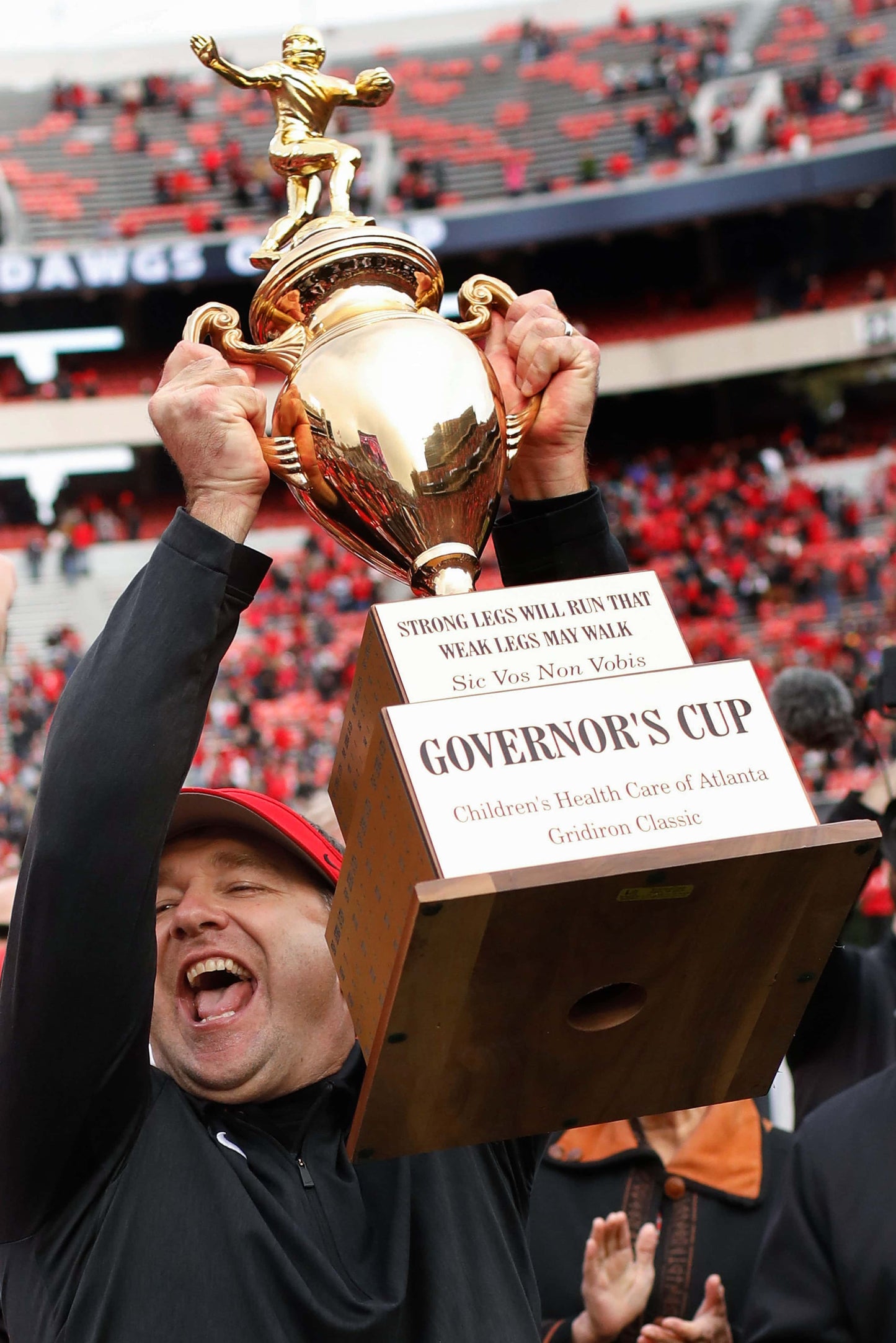 Dawgs Rising: How Kirby Smart Transformed Georgia into a Perennial Contender Book