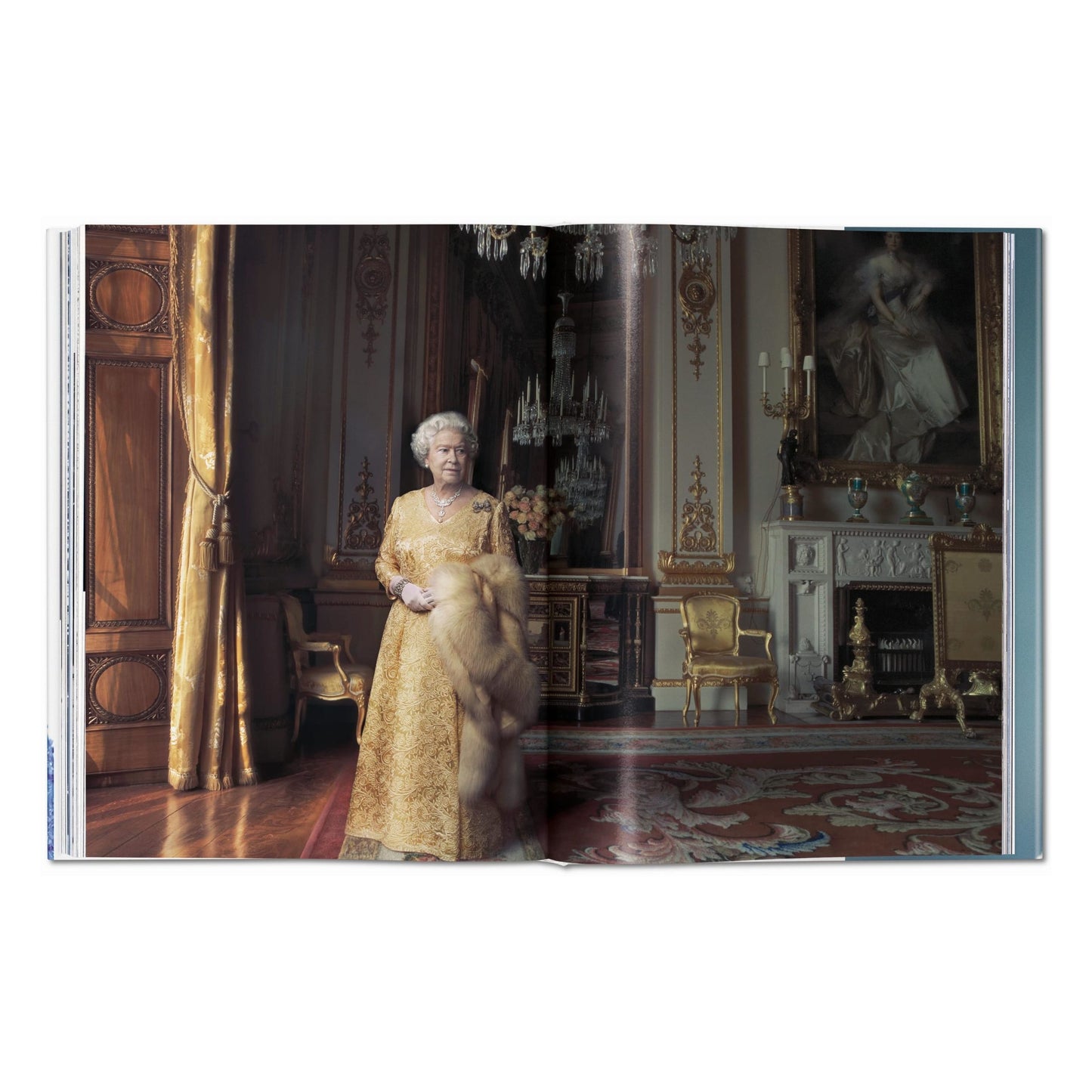 Her Majesty. A Photographic History 1926–2022 (German, French, English) Book