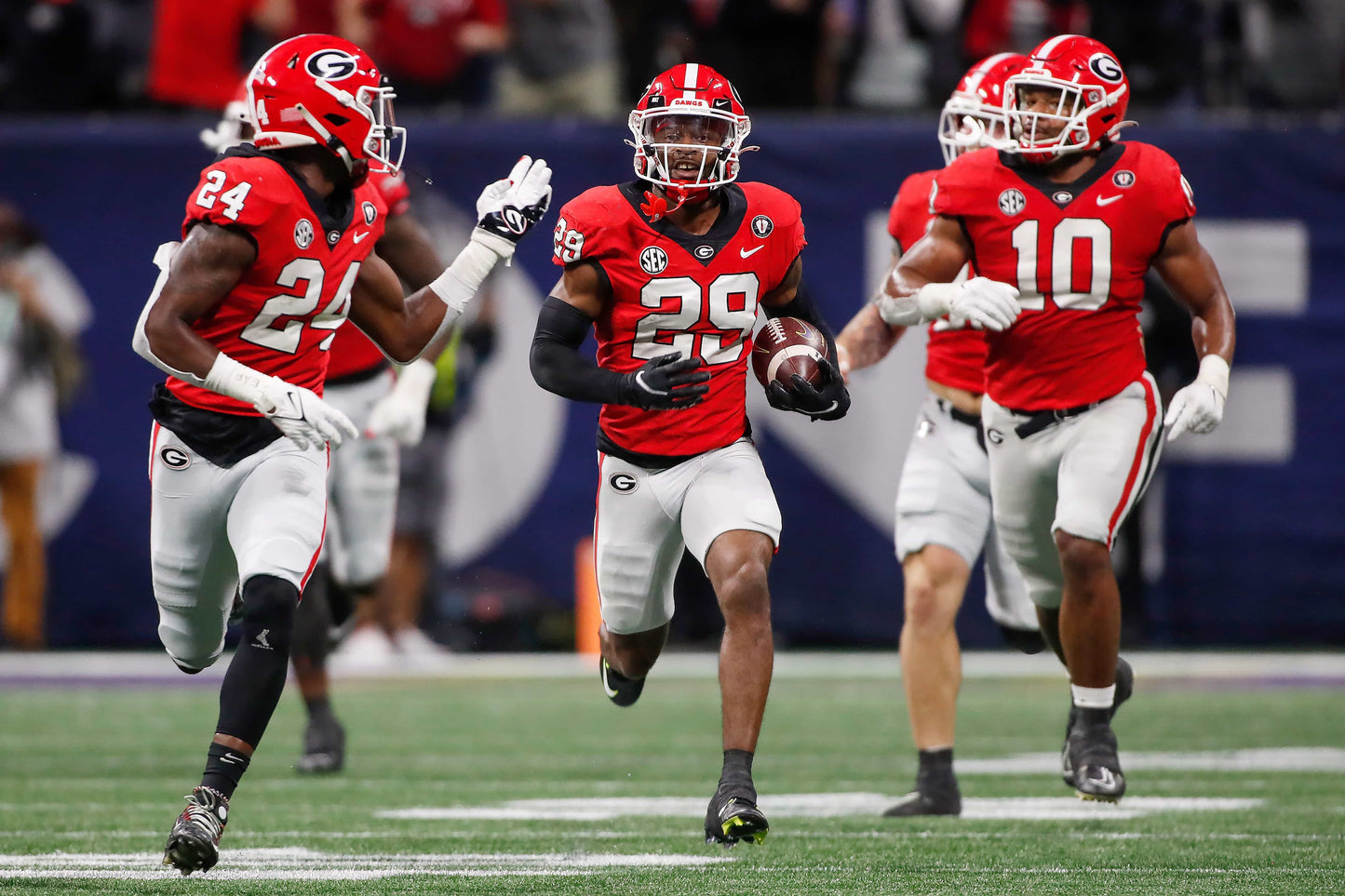 Glorious: Georgia Secures Its Second Consecutive National Title with a Perfect Season Book