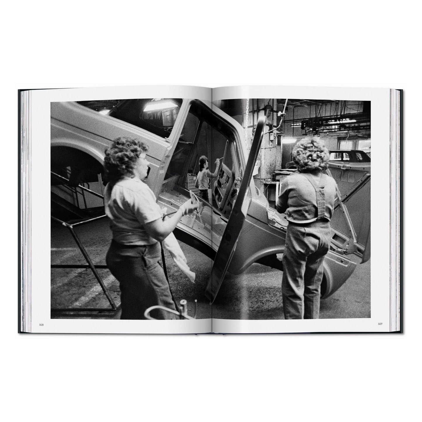 Sebastião Salgado. Workers. An Archaeology of the Industrial Age (English) Book