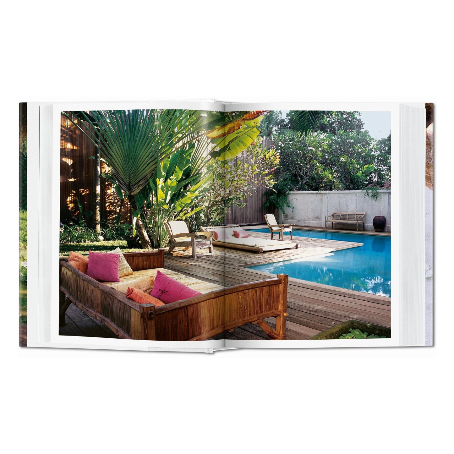 Living in Bali. 45th Ed. (German, French, English) Book