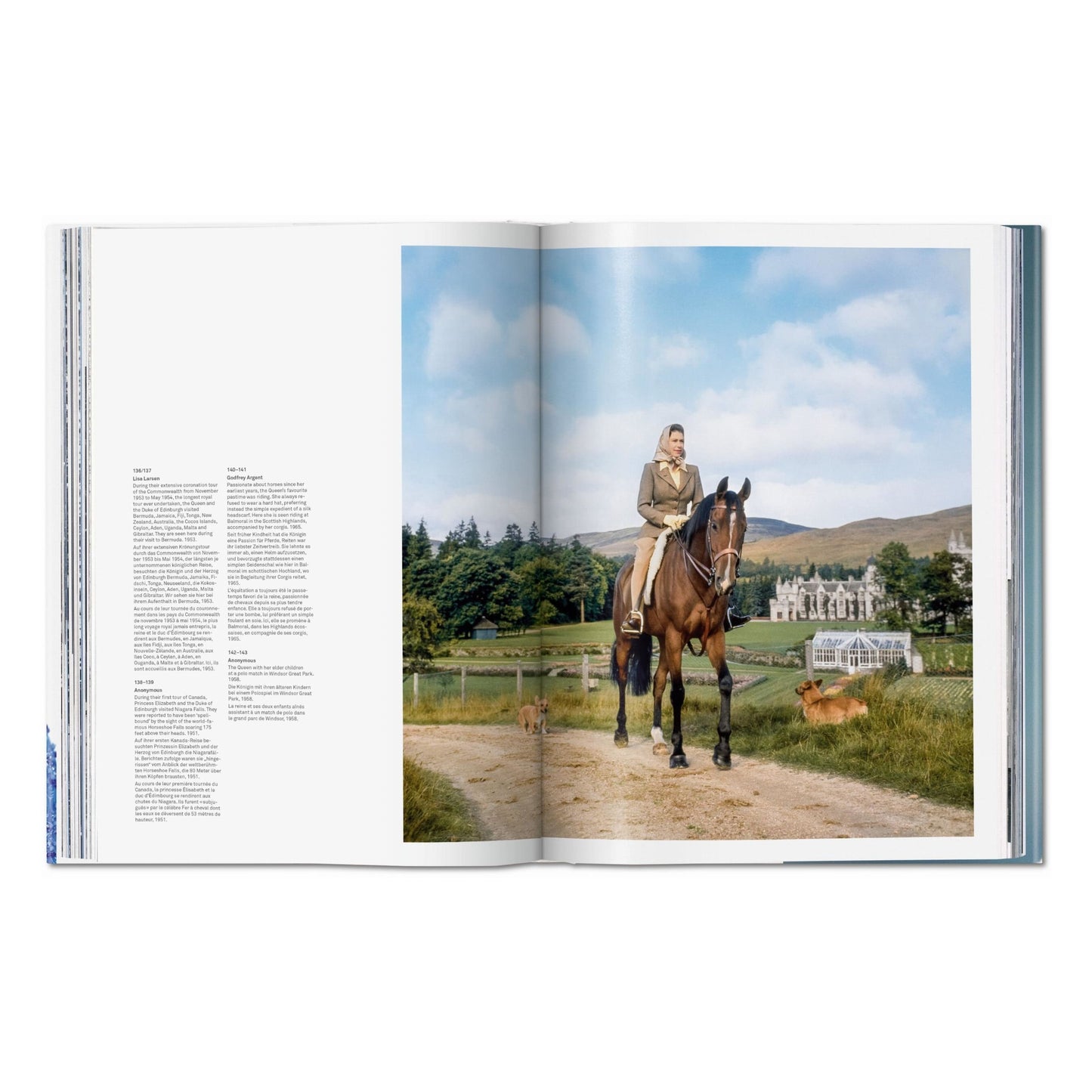 Her Majesty. A Photographic History 1926–2022 (German, French, English) Book