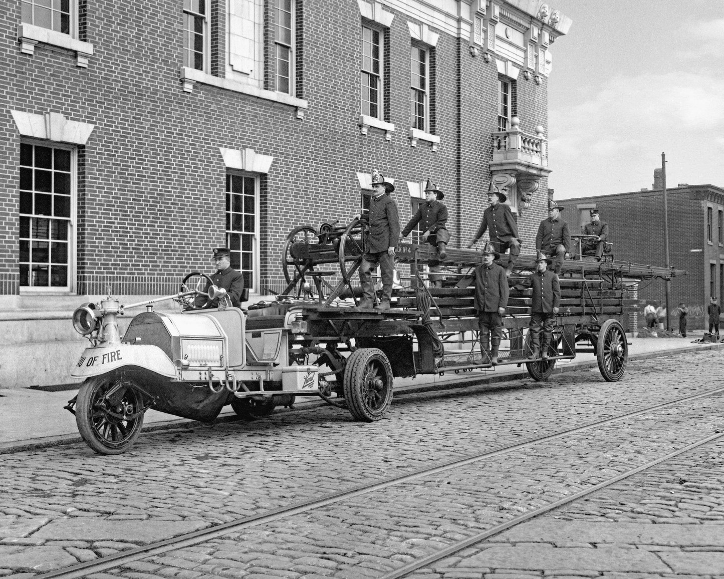 From Horses to Horsepower: A History of Philadelphia's Fire Apparatus 1871 to 2017 Book