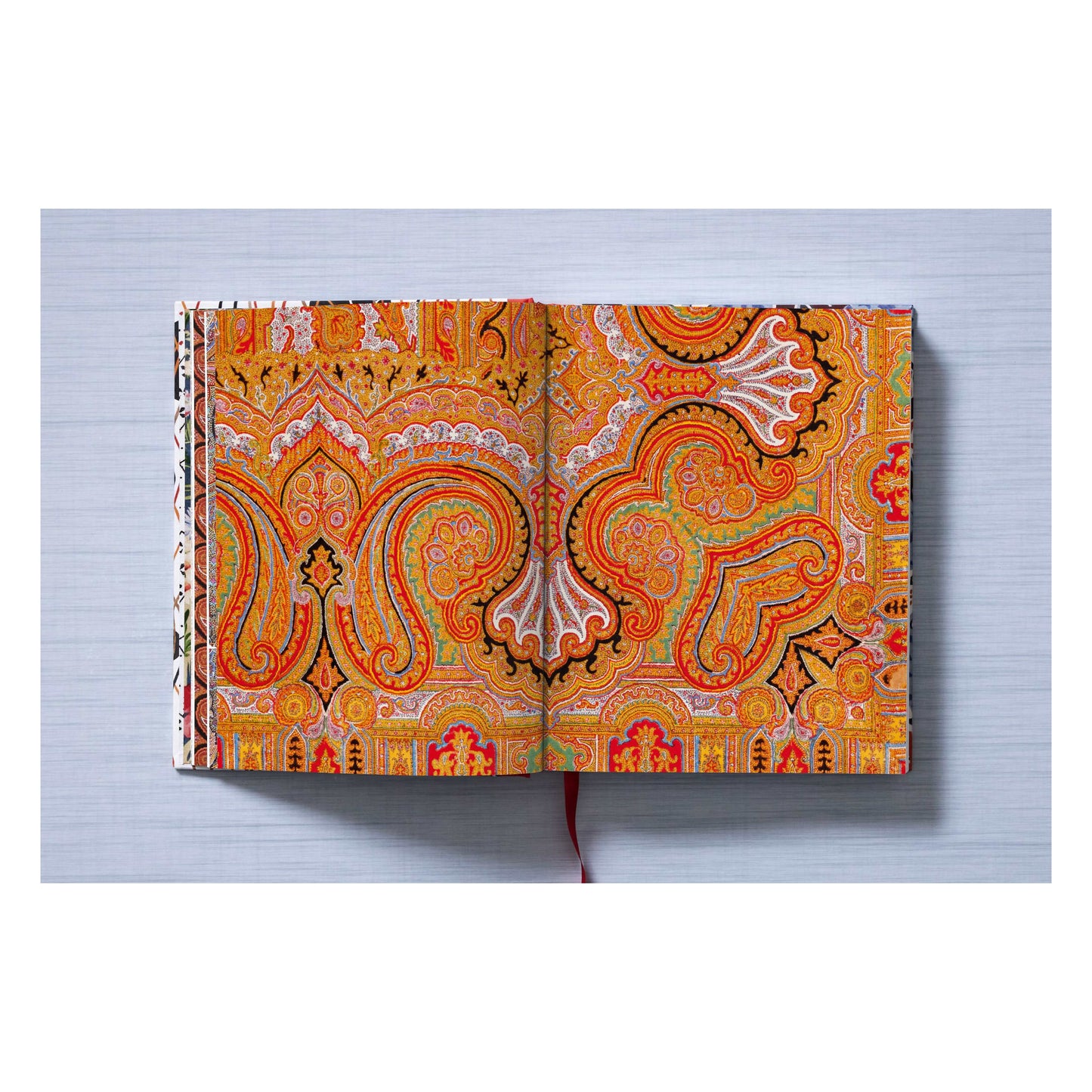 Printed Fabrics. From the 16th century until today (German, French, English) Book