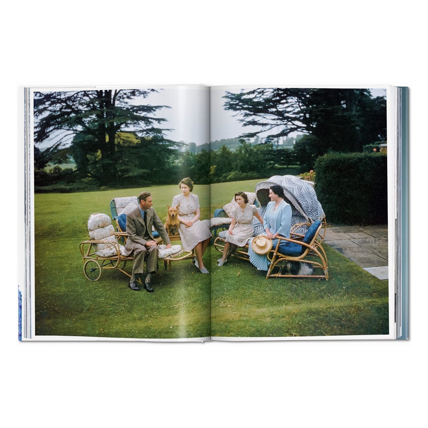 Her Majesty. A Photographic History 1926–2022 (German, French, English) Book