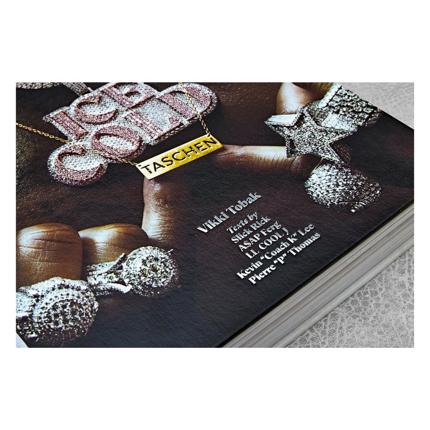 Ice Cold. A Hip-Hop Jewelry History (German, French, English) Book