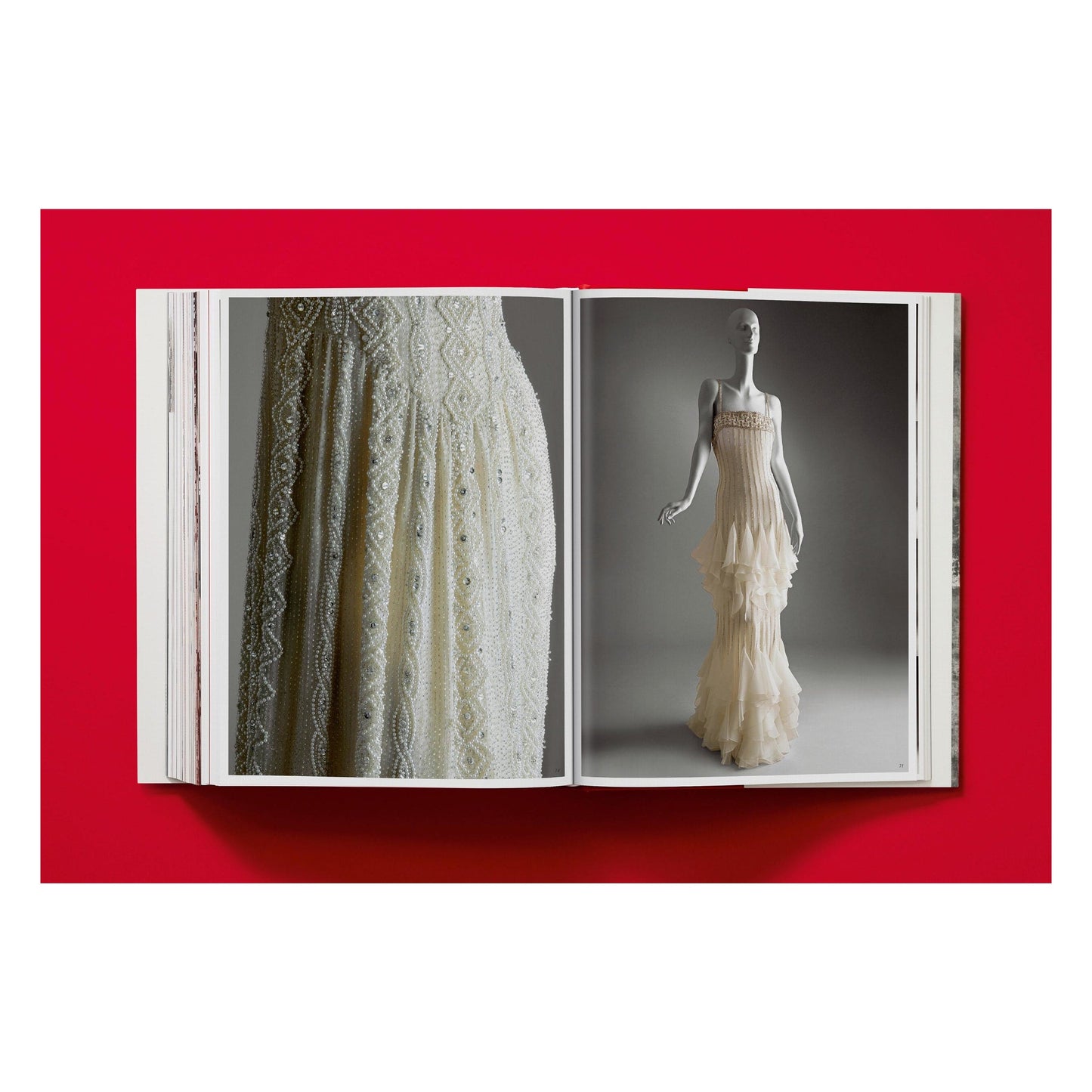 Valentino. A Grand Italian Epic (English) Book
