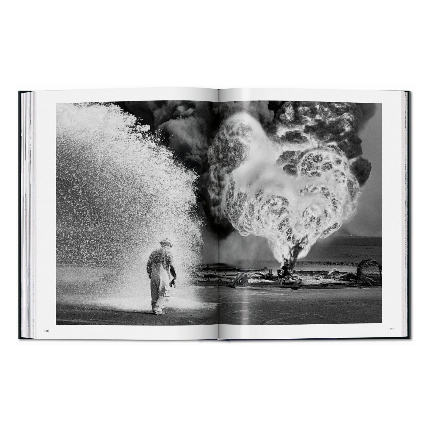 Sebastião Salgado. Workers. An Archaeology of the Industrial Age (English) Book