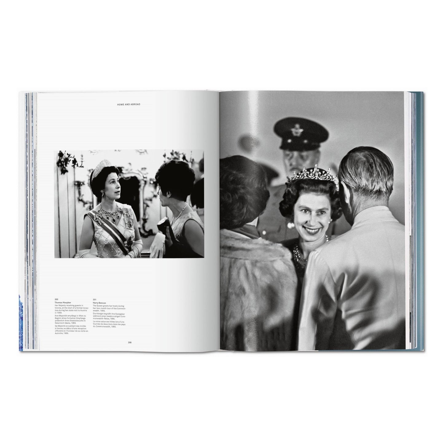 Her Majesty. A Photographic History 1926–2022 (German, French, English) Book