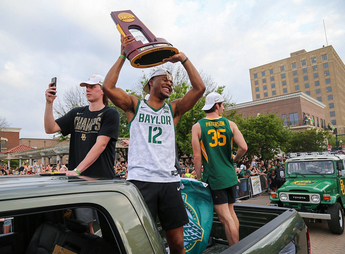 One Standing: Baylor's Magical Run to the National Championship Book