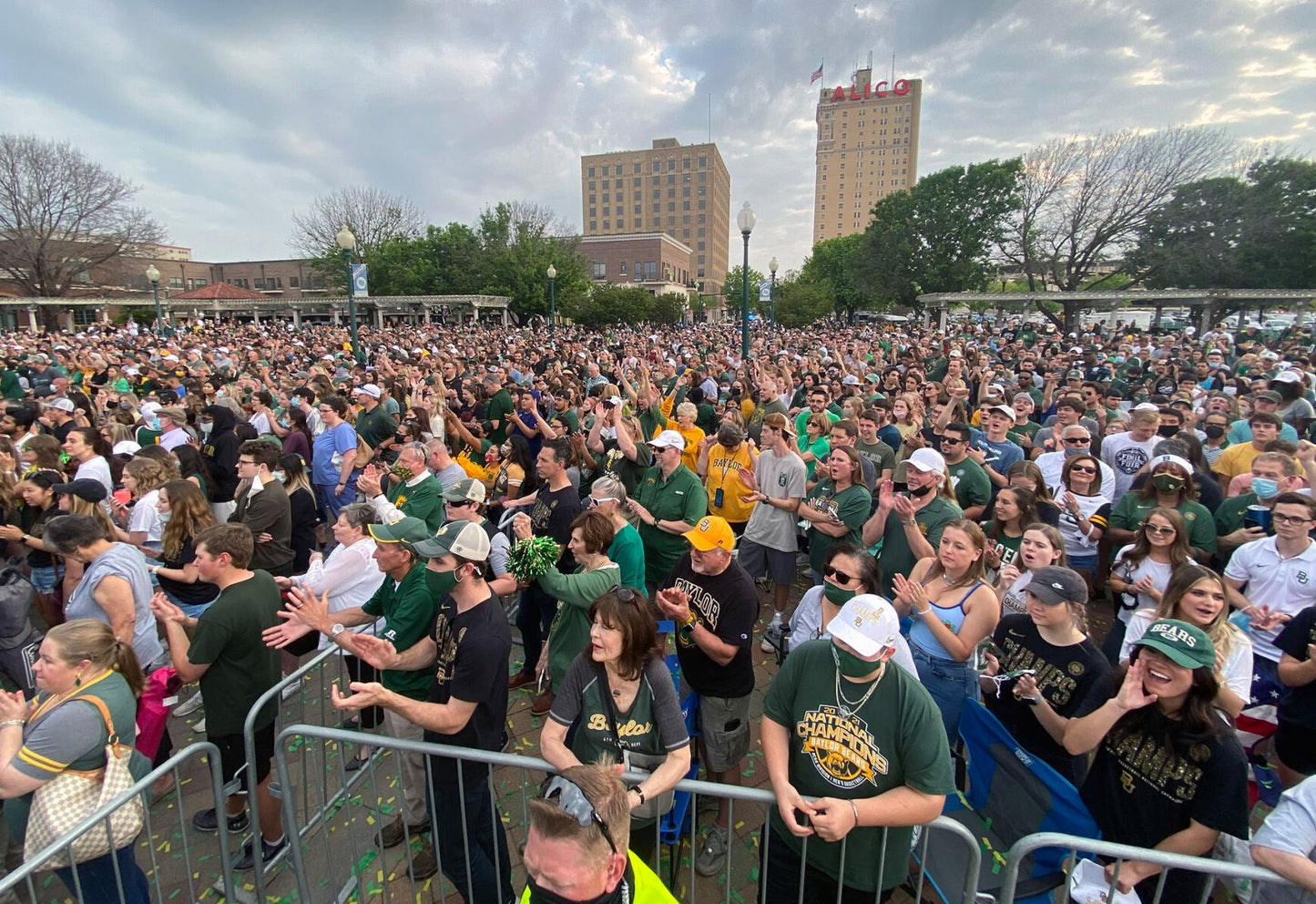 One Standing: Baylor's Magical Run to the National Championship Book