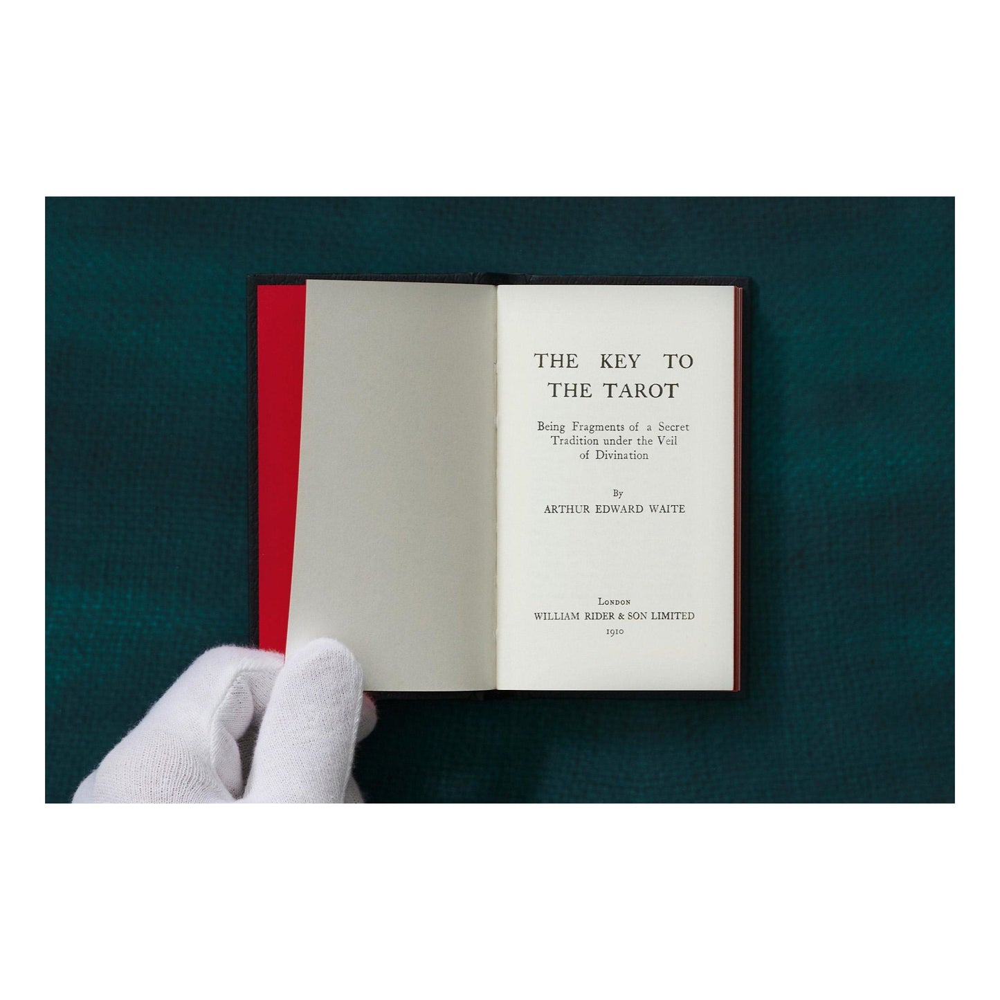 The Tarot of A. E. Waite and P. Colman Smith (English) Book