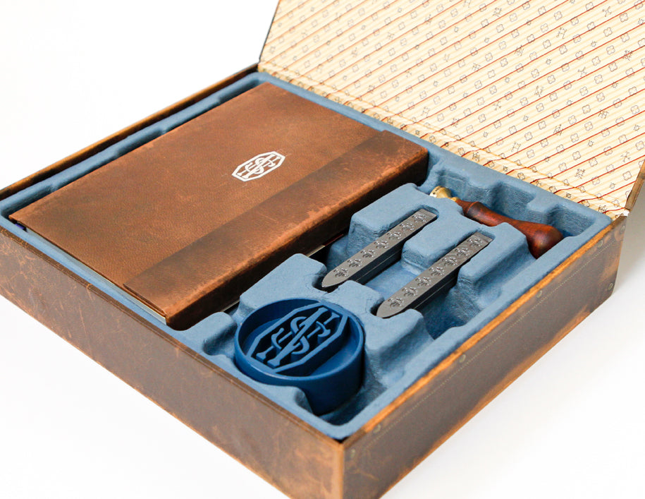 Fantastic Beasts and Where to Find Them: Newt Scamander Deluxe Stationery Set Hardcover Book