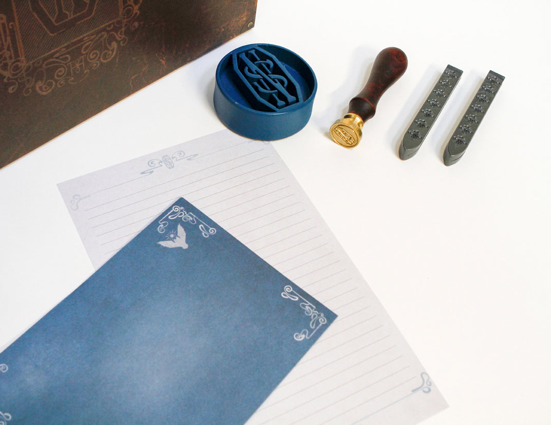 Fantastic Beasts and Where to Find Them: Newt Scamander Deluxe Stationery Set Hardcover Book