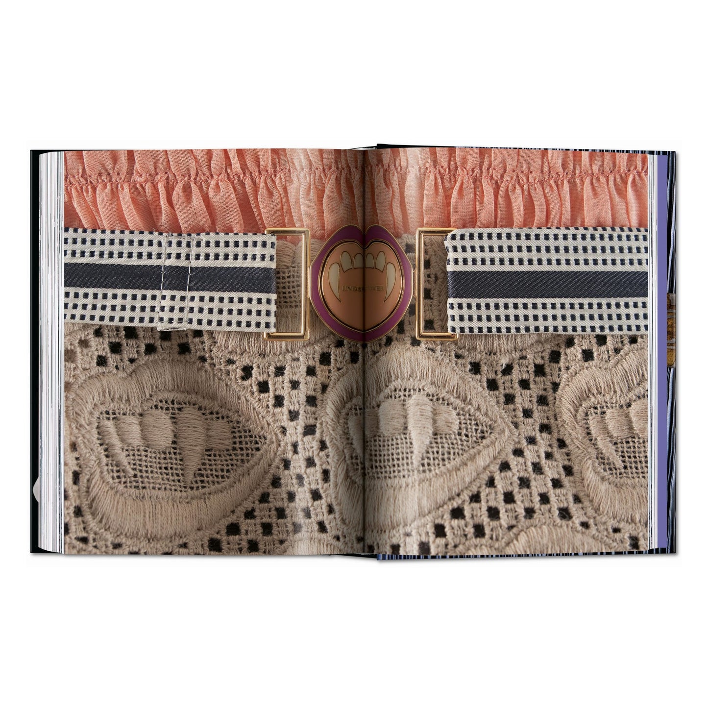 Fashion Designers A–Z. 45th Ed. (English) Book