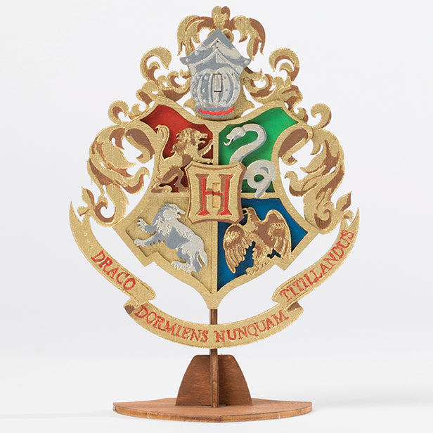 IncrediBuilds: Harry Potter: Hogwarts Crest Book and 3D Wood Model Softcover Book