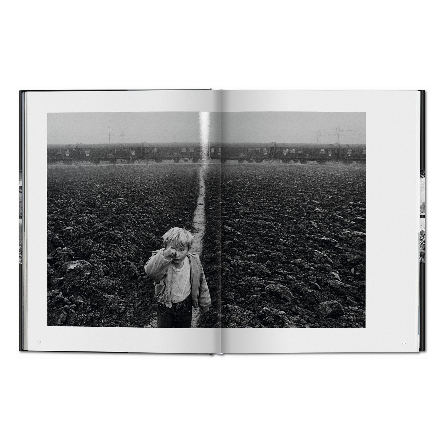 Sebastião Salgado. Exodus (English) Book