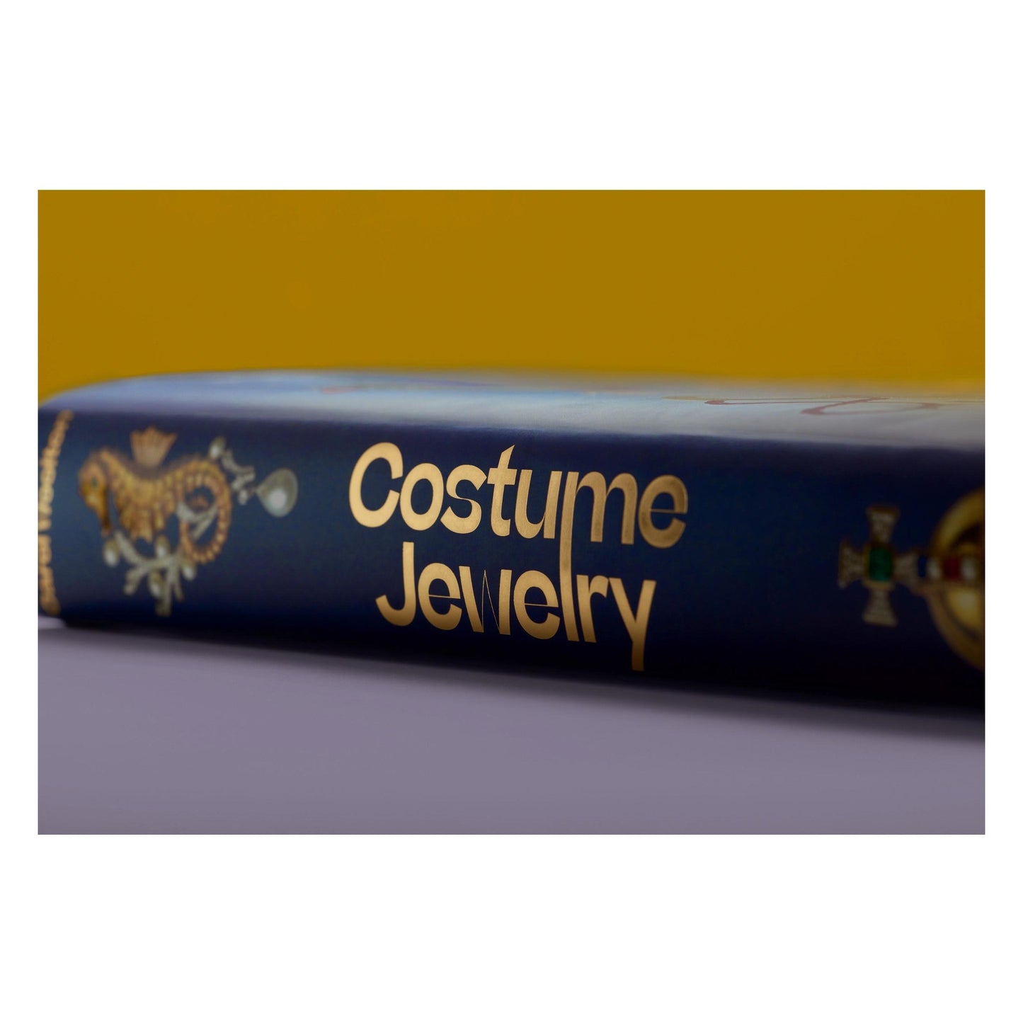 Costume Jewelry (German, French, English) Book