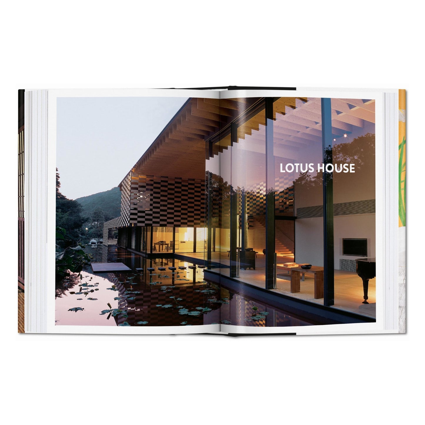 Living in Japan. 45th Ed. (German, French, English) Book