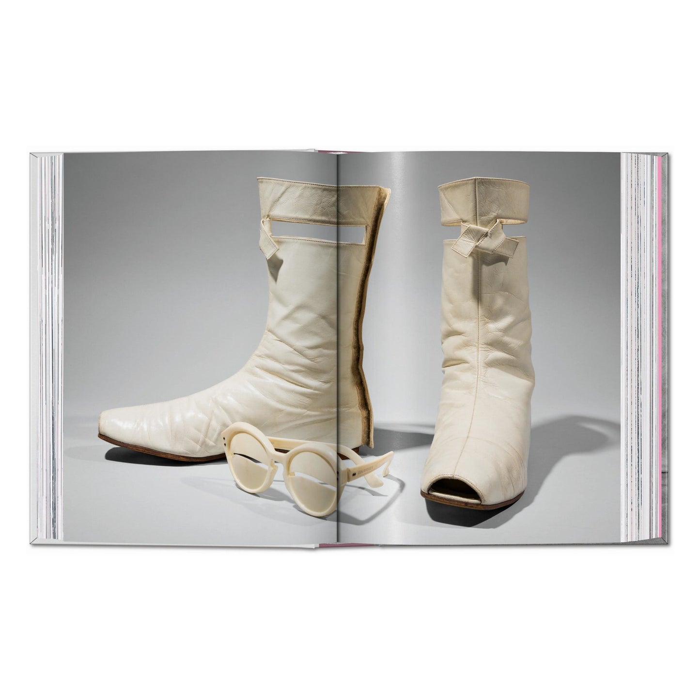 Shoes A–Z. 45th Ed. (German, French, English) Book