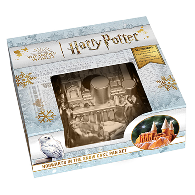 Harry Potter: Hogwarts in the Snow Cake Pan Set Hardcover Book