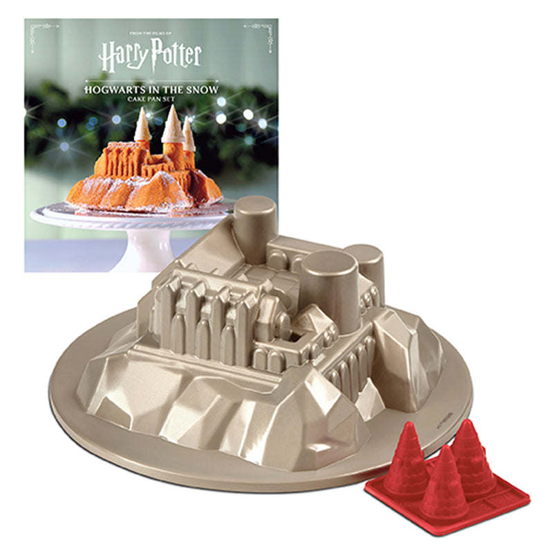 Harry Potter: Hogwarts in the Snow Cake Pan Set Hardcover Book