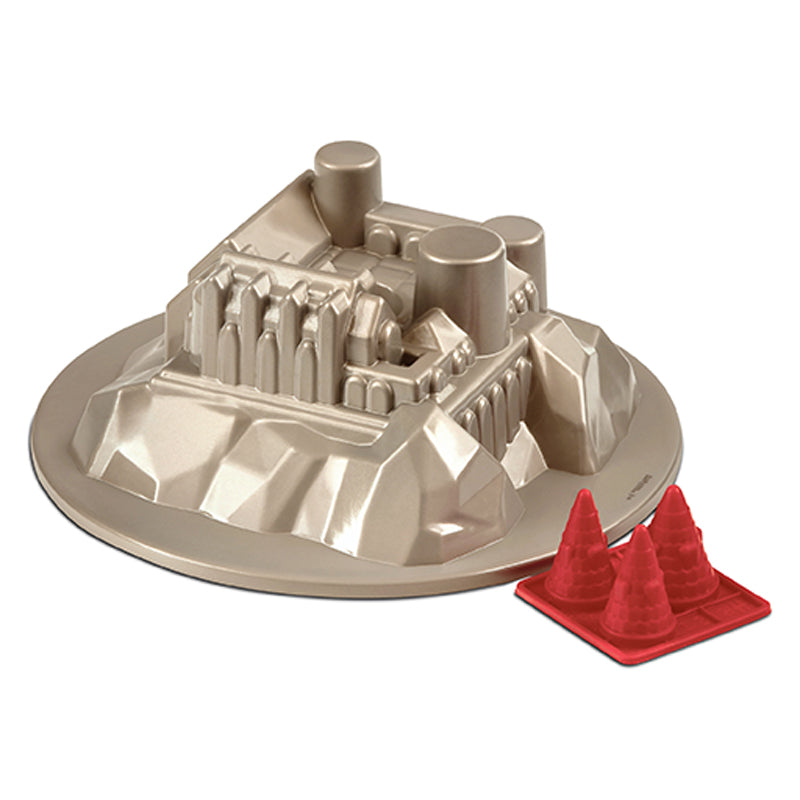 Harry Potter: Hogwarts in the Snow Cake Pan Set Hardcover Book