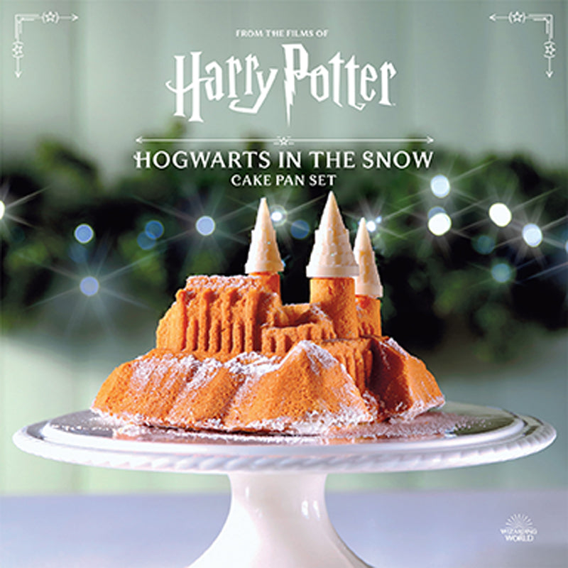 Harry Potter: Hogwarts in the Snow Cake Pan Set Hardcover Book