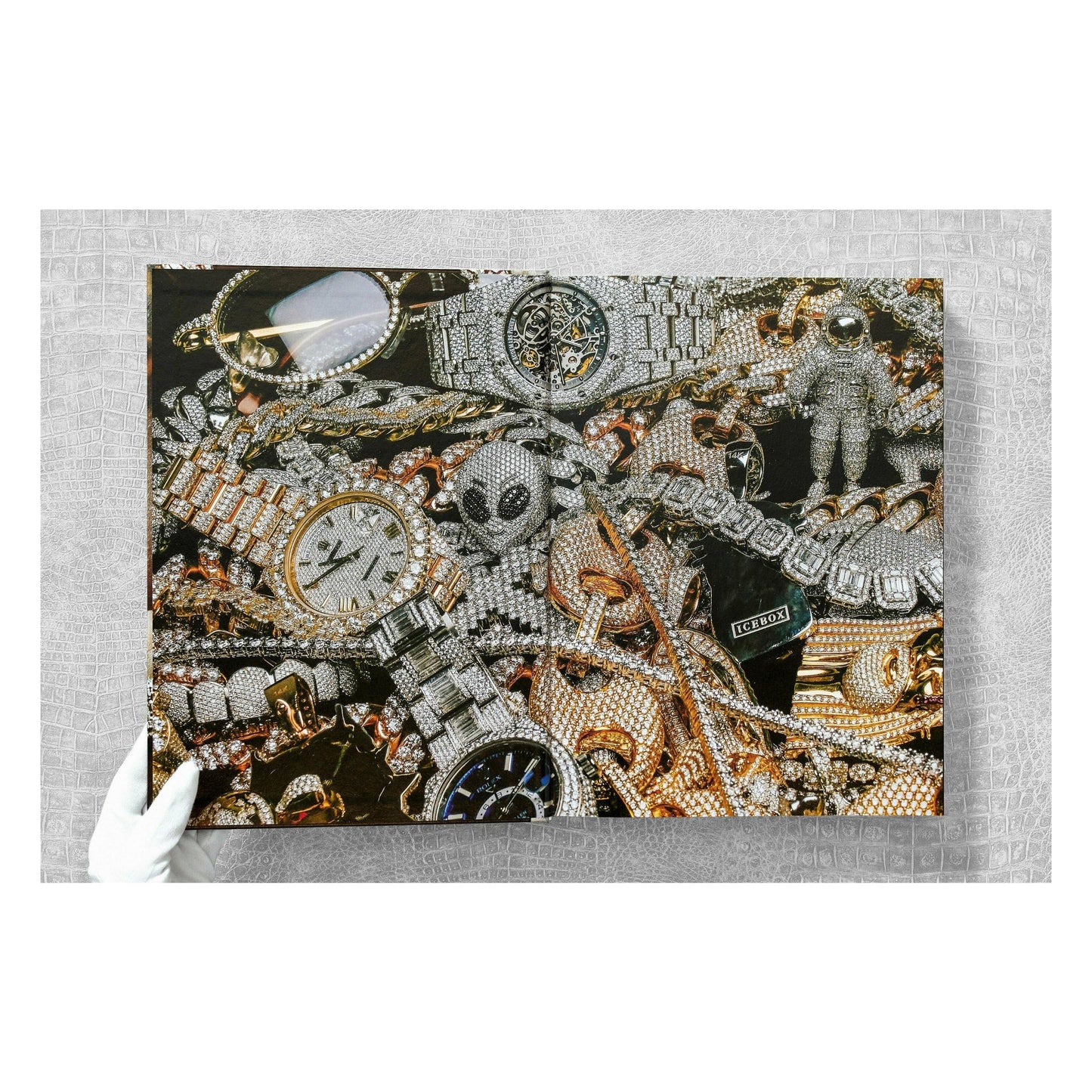 Ice Cold. A Hip-Hop Jewelry History (German, French, English) Book