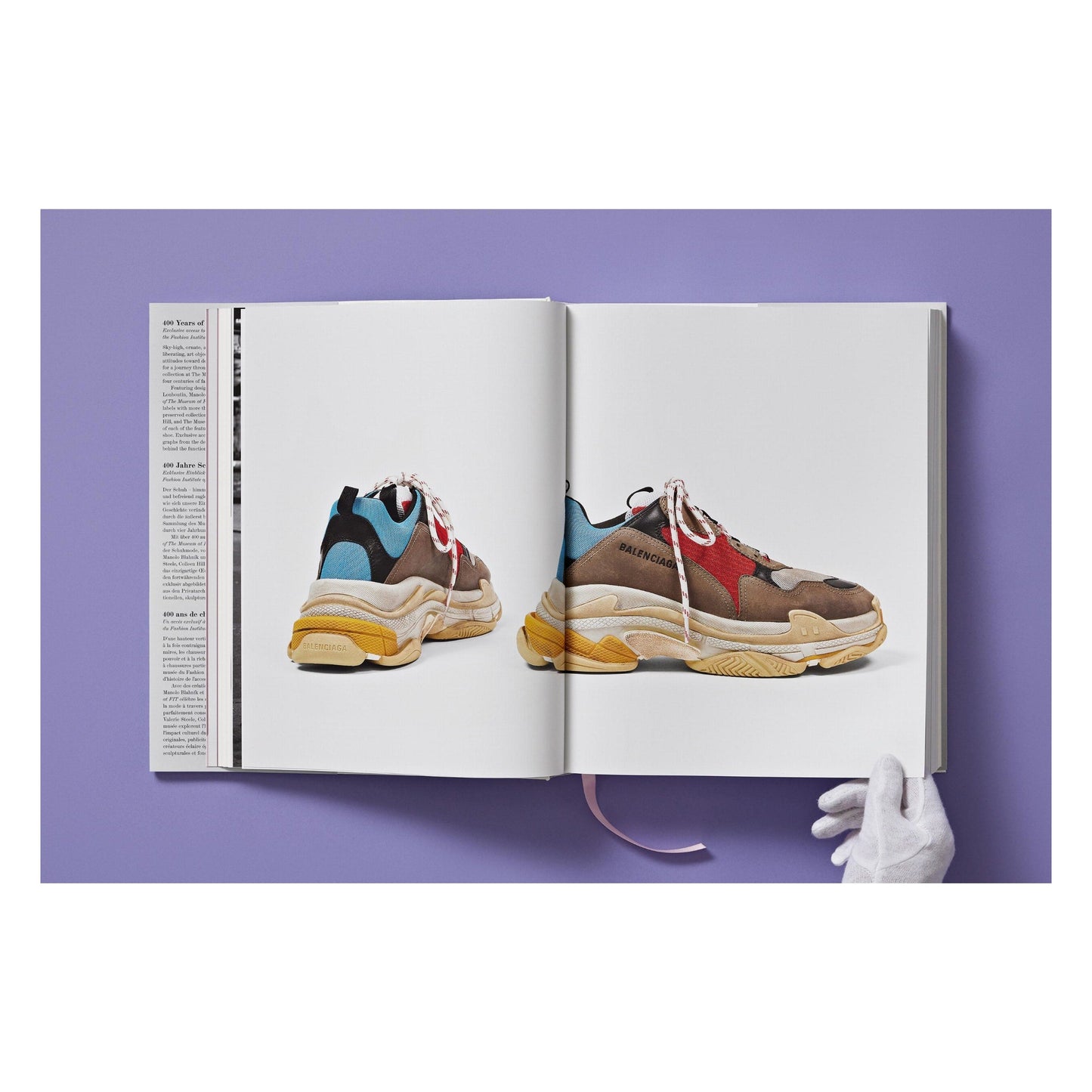 Shoes A–Z. The Collection of The Museum at FIT (German, French, English) (FFE) Book