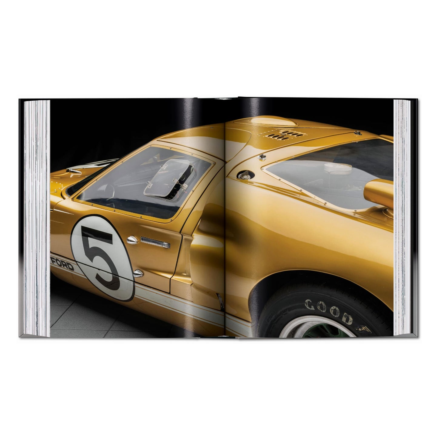 Sports Cars. 45th Ed. (English) Book