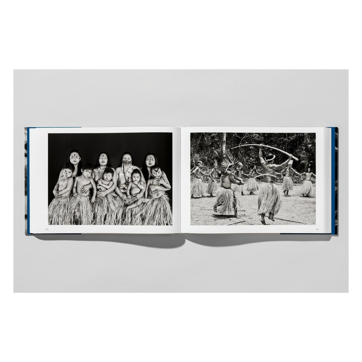 Sebastião Salgado. Amazônia (English) Book