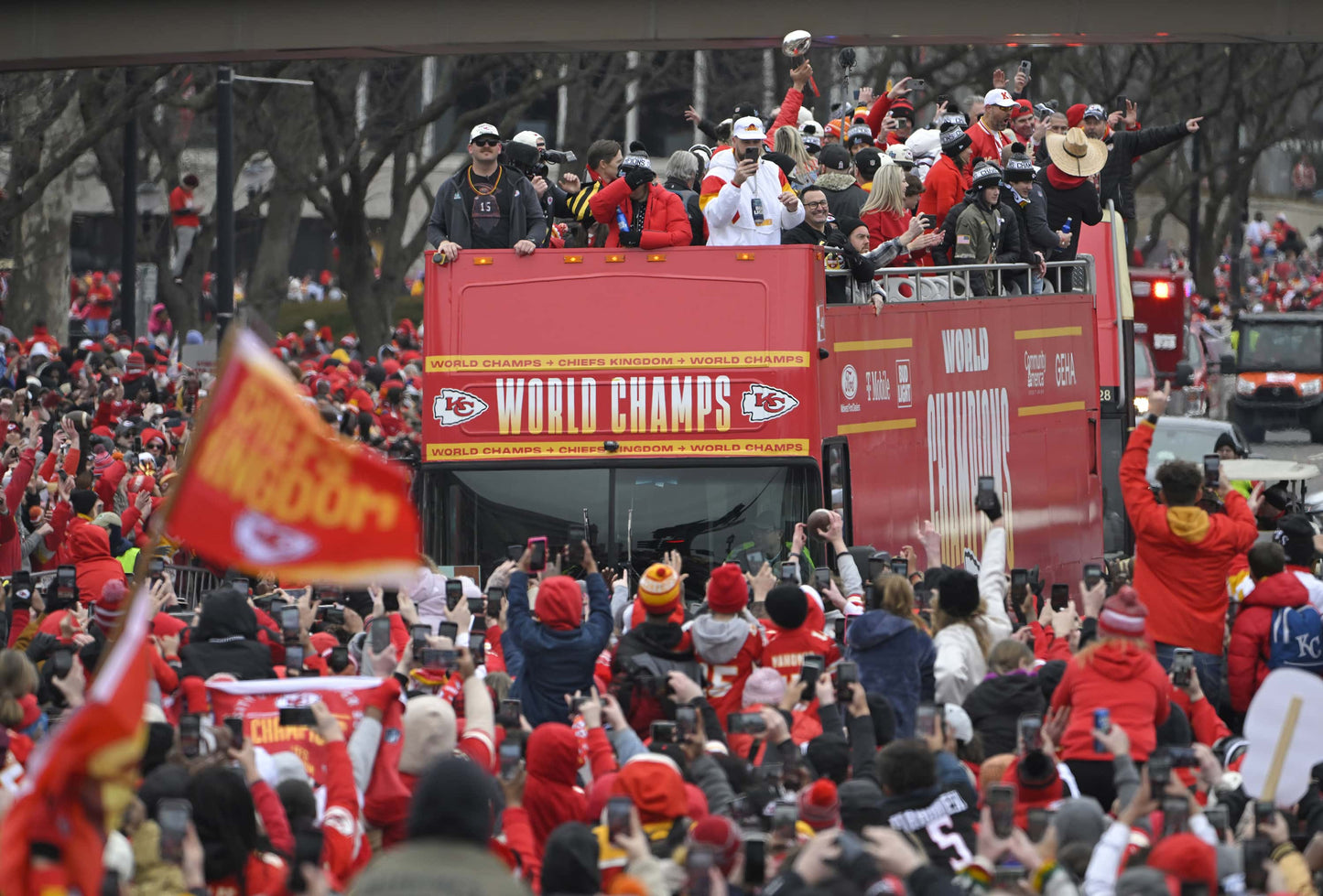 Back on Top: How the Chiefs Reclaimed the Title in 2022-23 Book