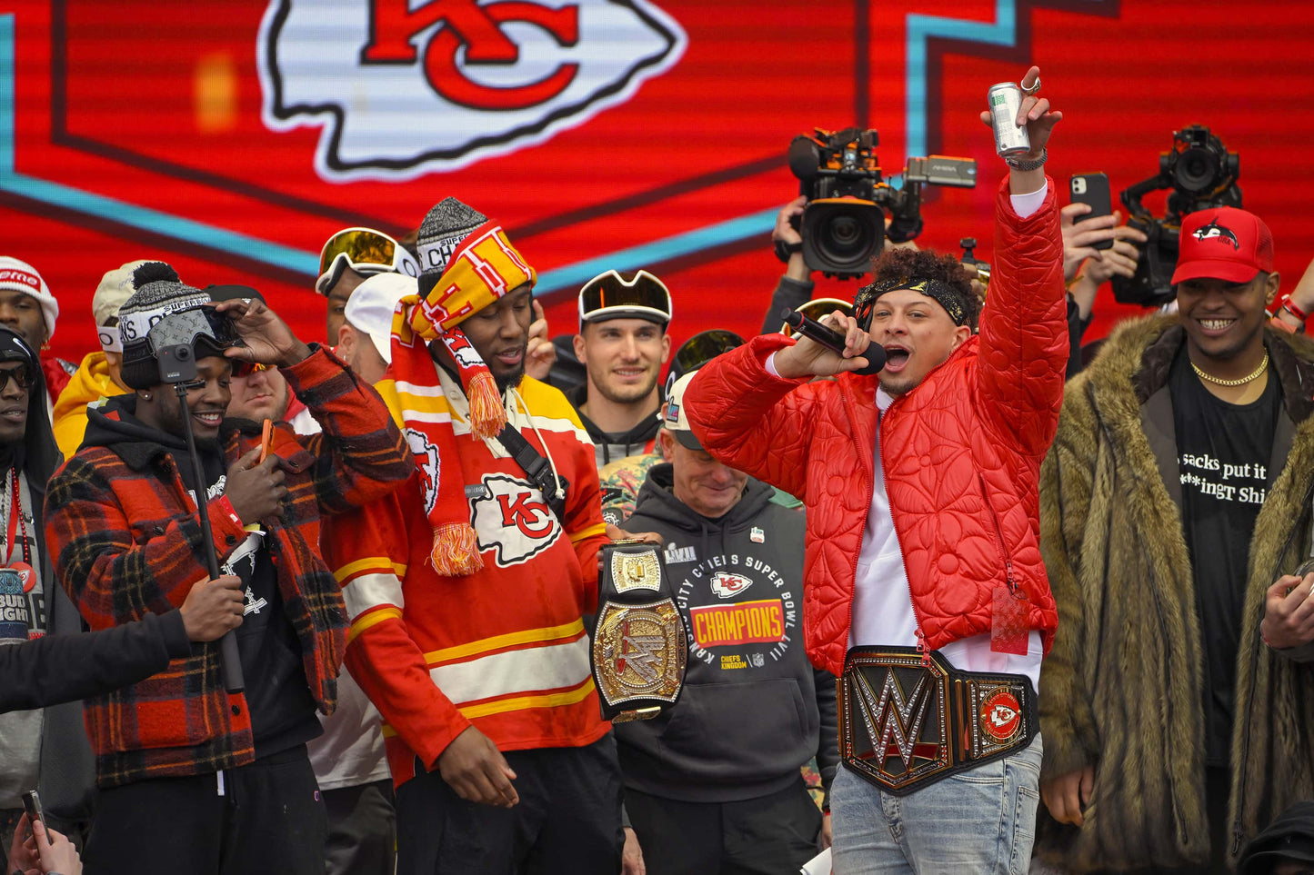 Back on Top: How the Chiefs Reclaimed the Title in 2022-23 Book
