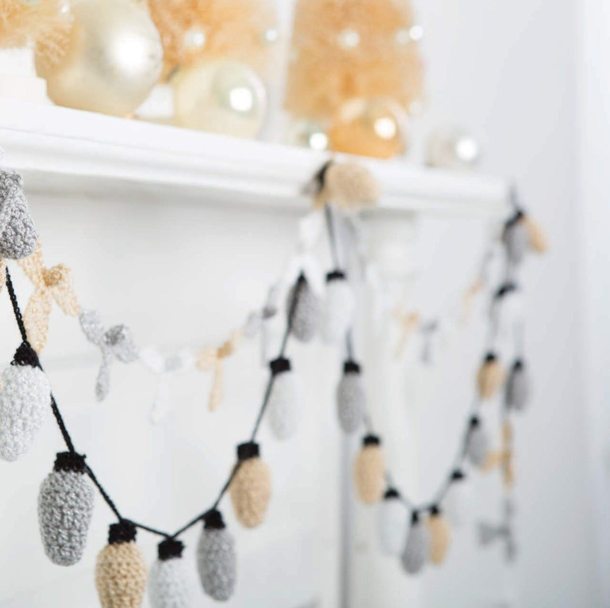 Crochet Retro Christmas Ornaments Book