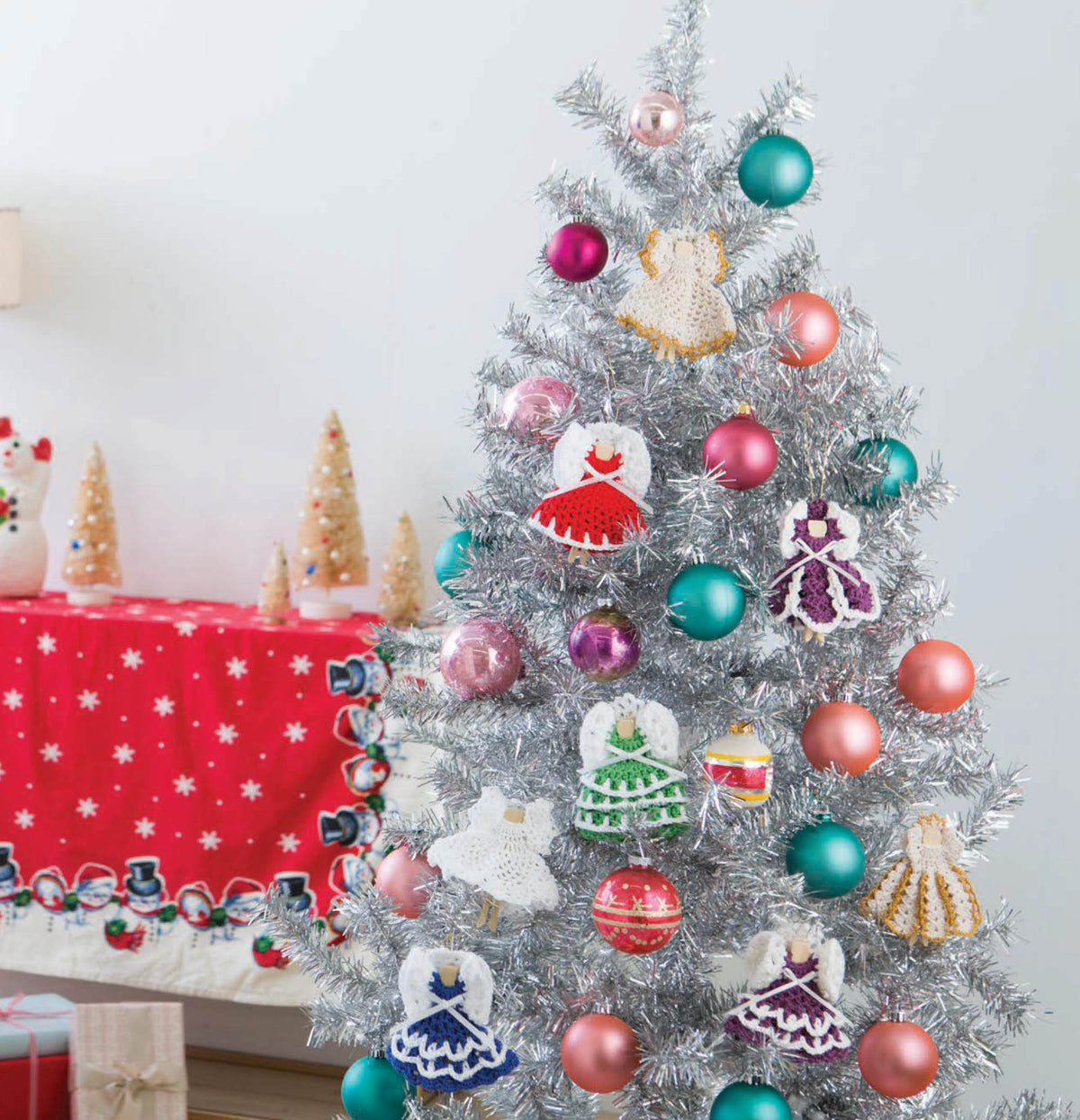 Crochet Retro Christmas Ornaments Book