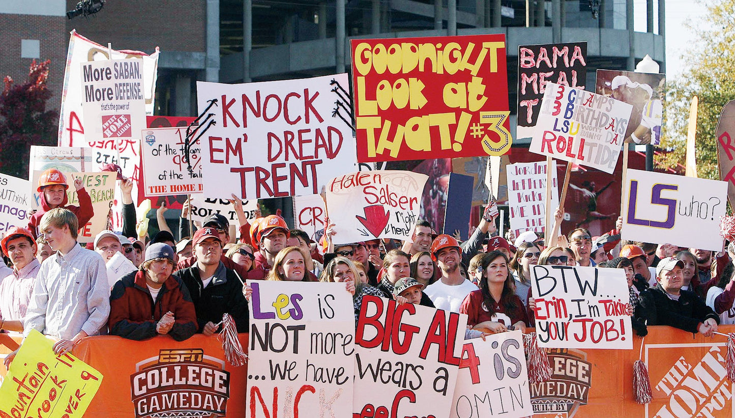 Crimson Reign: Alabama's 2011 Season and Return to the top of College Football Book