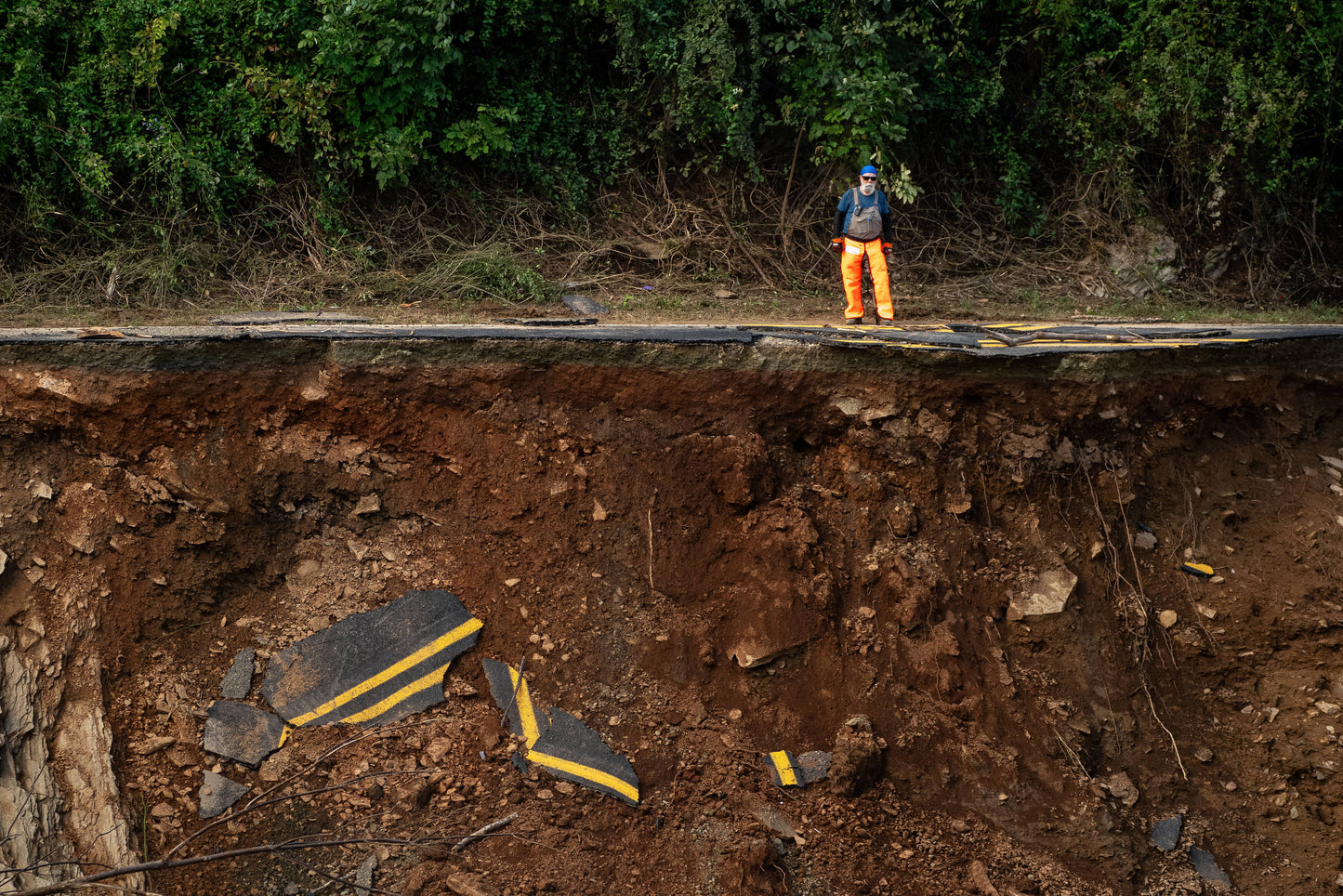 Mountain Strong: Tropical Storm Helene: Perseverance amid historic flooding, destruction in Western North Carolina Book
