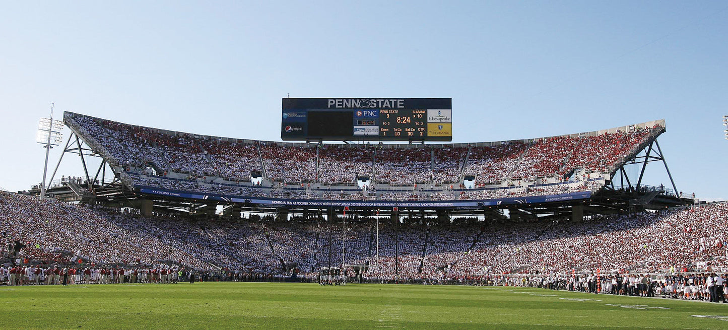 Crimson Reign: Alabama's 2011 Season and Return to the top of College Football Book